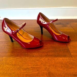 Franco Sarto red patent leather strapped peep toe size 8M pump